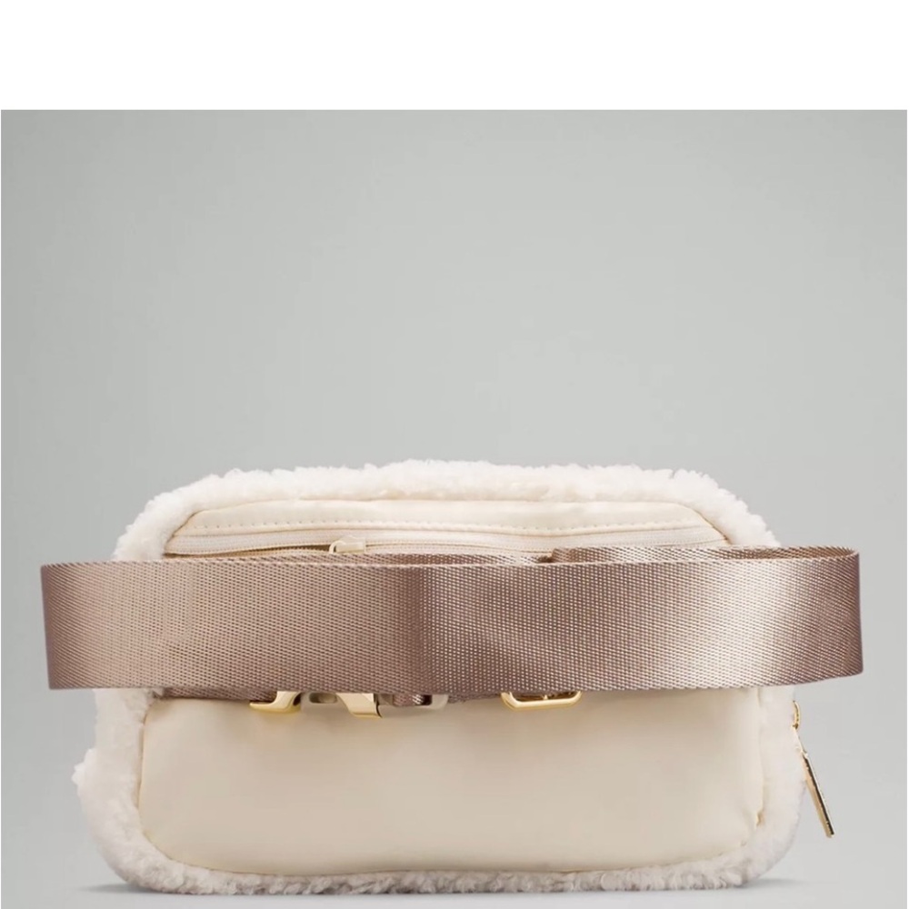 Lululemon Everywhere fleece Bag Belt Golden Ivory 8.5”x6” 2” Inches - Picture 9 of 9